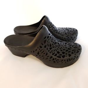 Dansko Clogs Black Cutout  Size 8.5